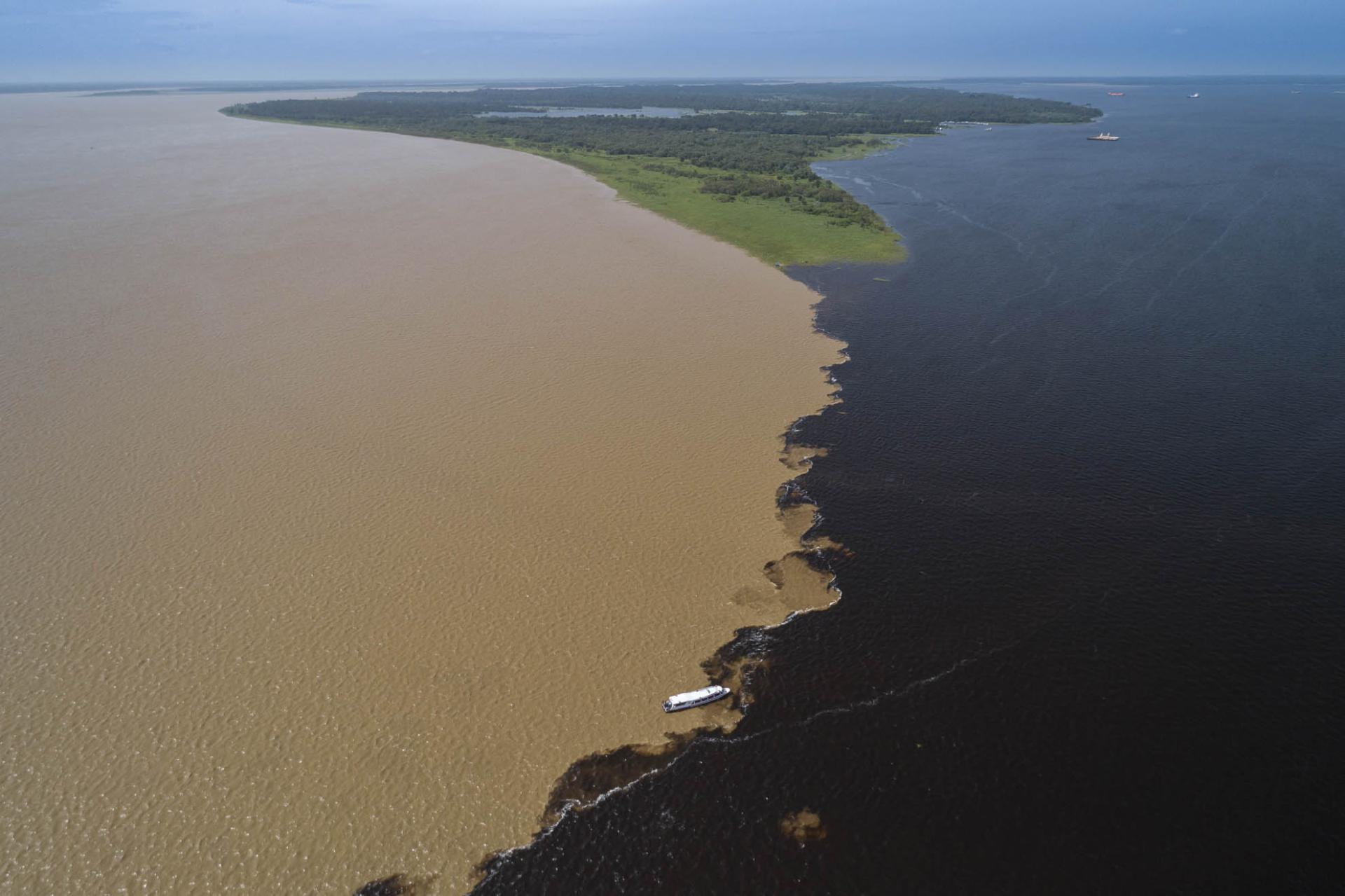 Meeting of the Waters in the Amazon: Essential Guide Meeting of the Waters in the Amazon with Rio Negro and Rio Solimões